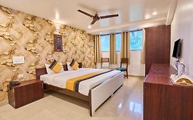 Itsy Hotels Aditya